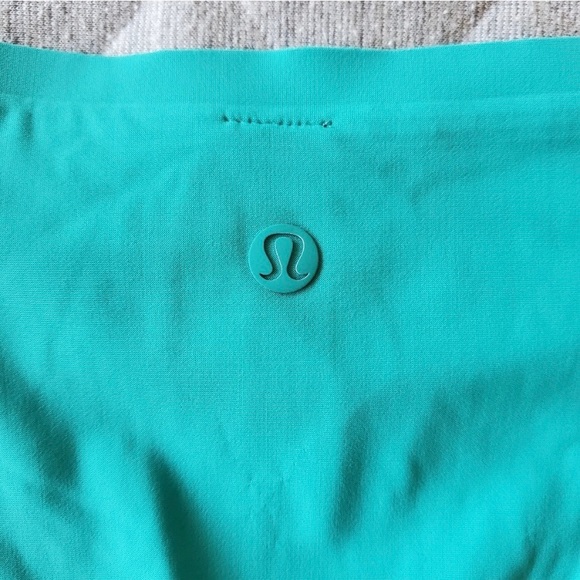 Lululemon bikini bottoms Sz 6. Never worn. - Picture 3 of 4